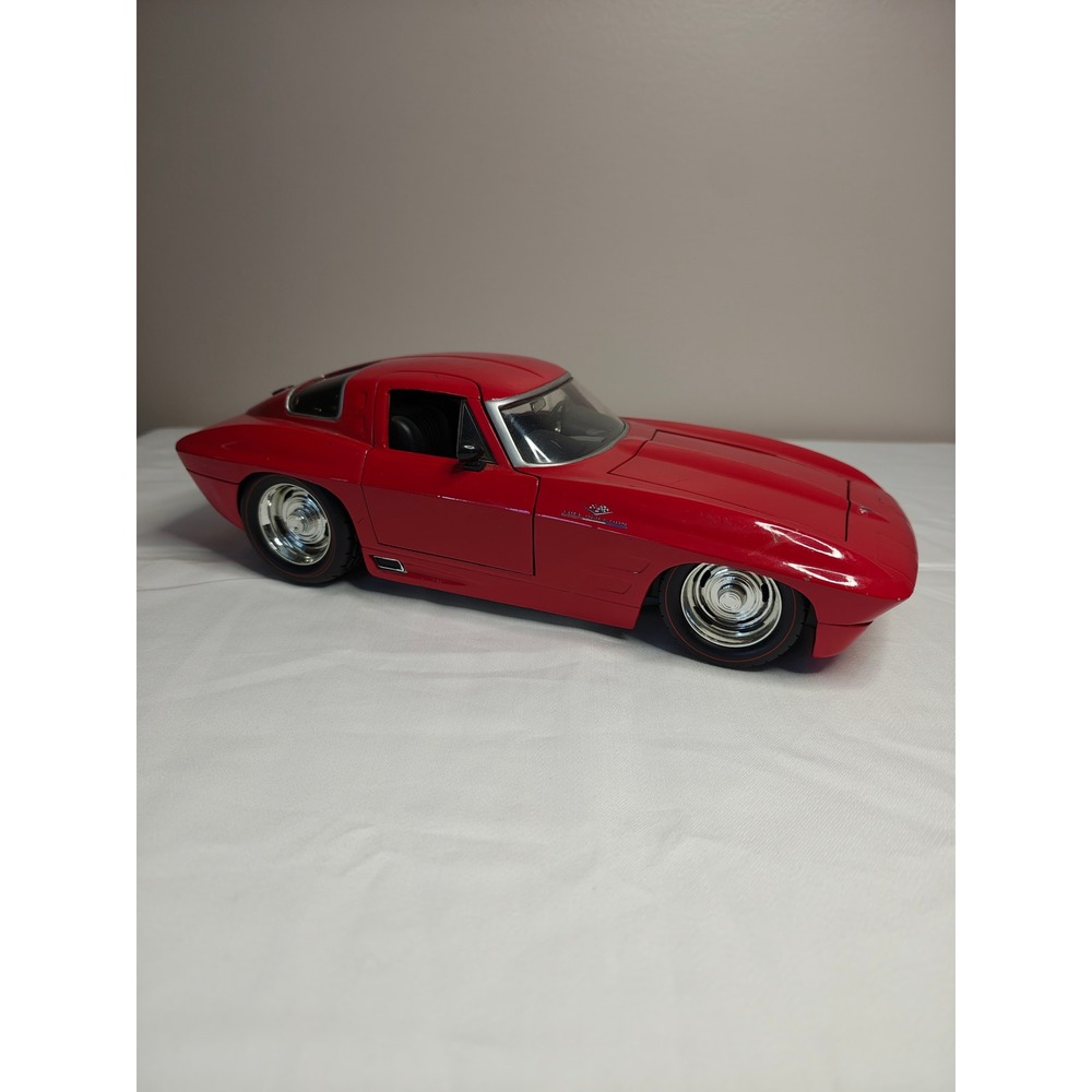 Jada Toys Bigtime Muscle 1963 Chevrolet Corvette Sting Ray Red 1:24 Die-Cast Car